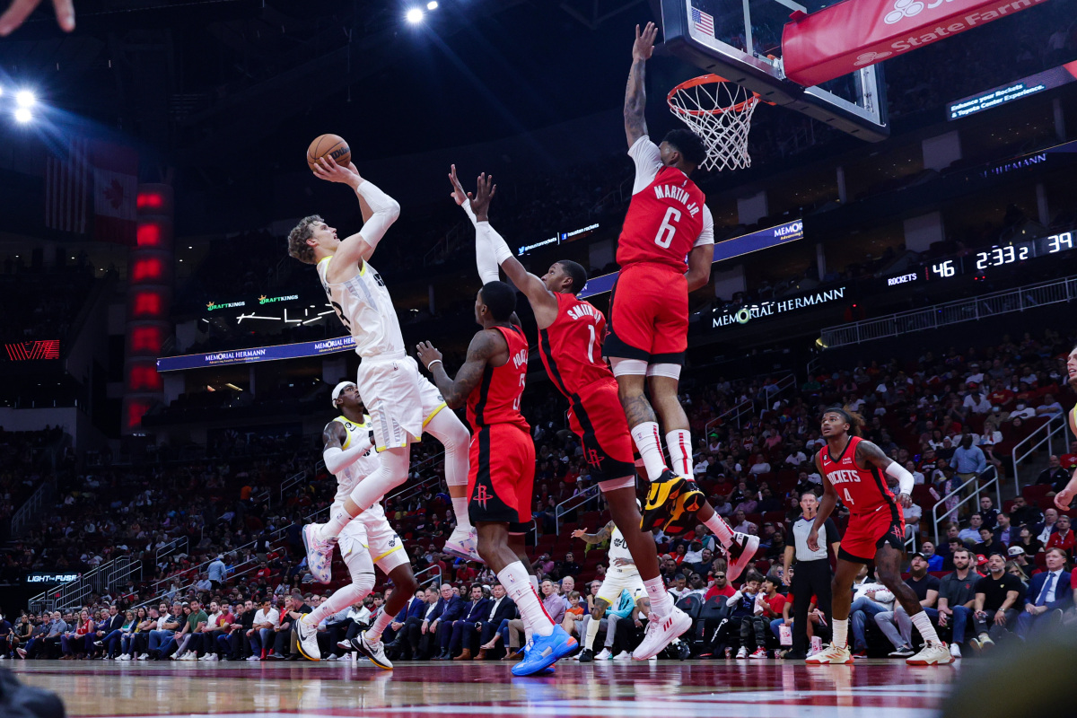 勇士队主场大胜火箭,取得七连胜 勇士队主场大胜火箭,取得七连胜