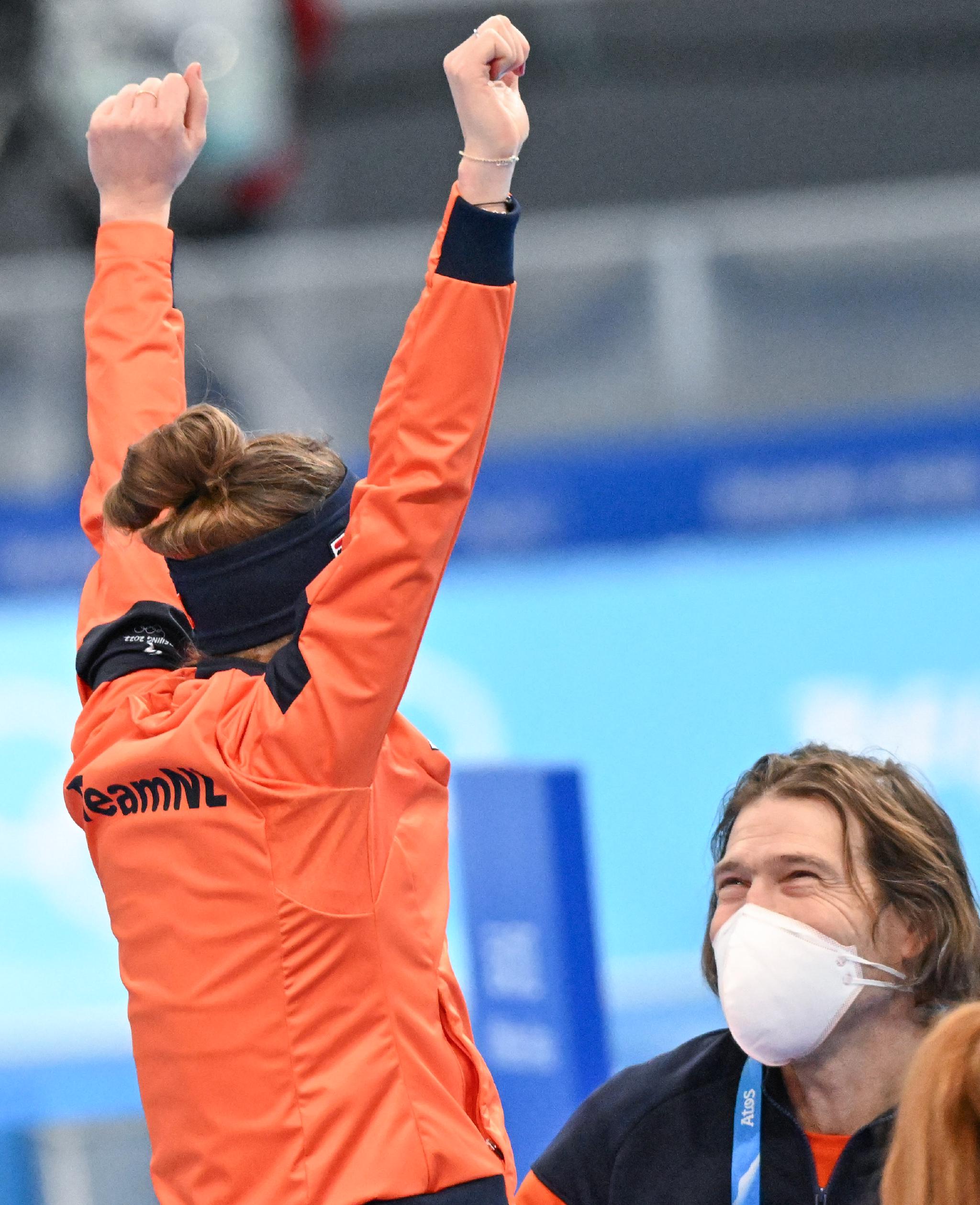 荷兰速滑运动员惊艳亮相，刷新世界记录