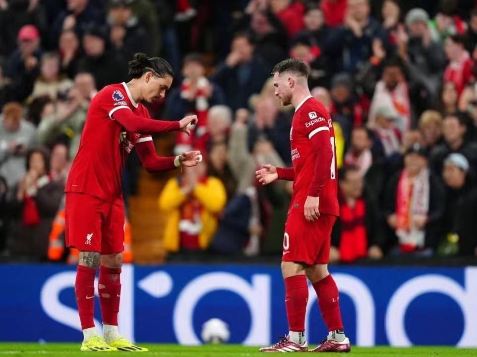 星空体育-曼城主场险胜阿森纳,卫冕冠军实现三连胜