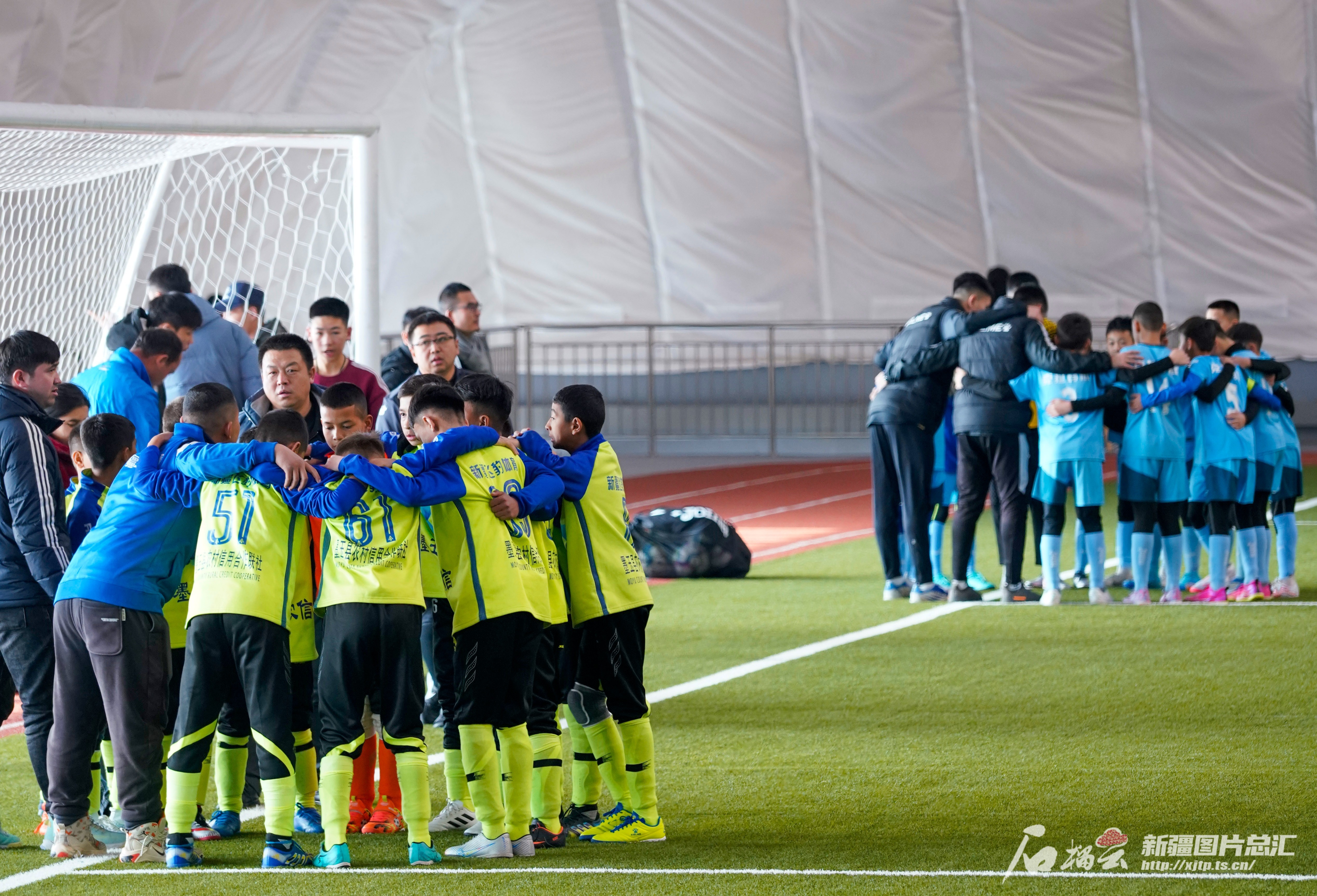 足球赛场精彩纷呈,哪支队伍表现最出色? 足球赛场精彩纷呈,哪支队伍表现最出色?