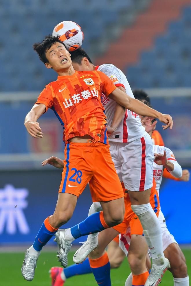 星空体育-山东鲁能主场力克对手,吞下三连胜宝贵果实