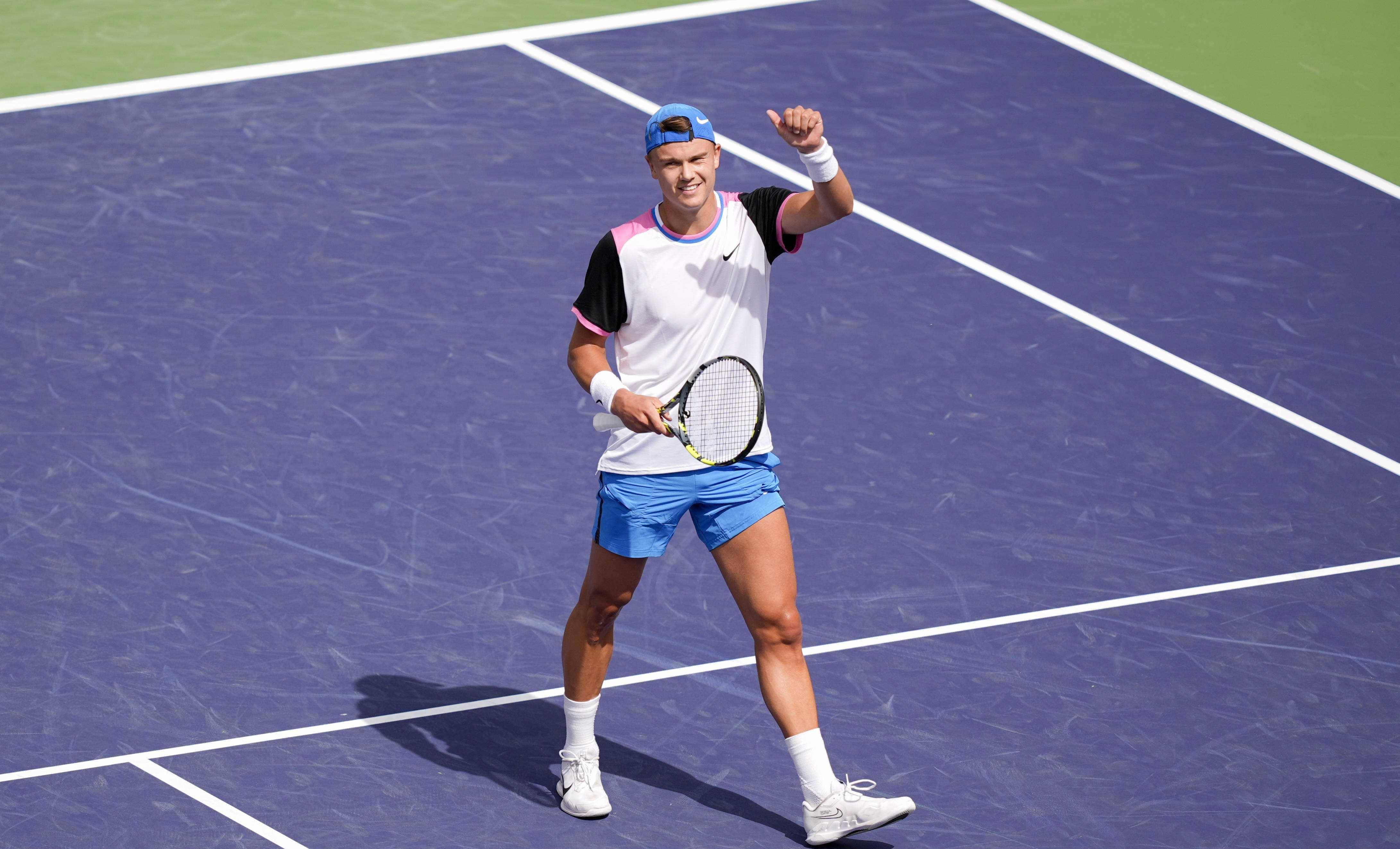 星空体育-比赛场面紧张刺激,球员争夺胜利