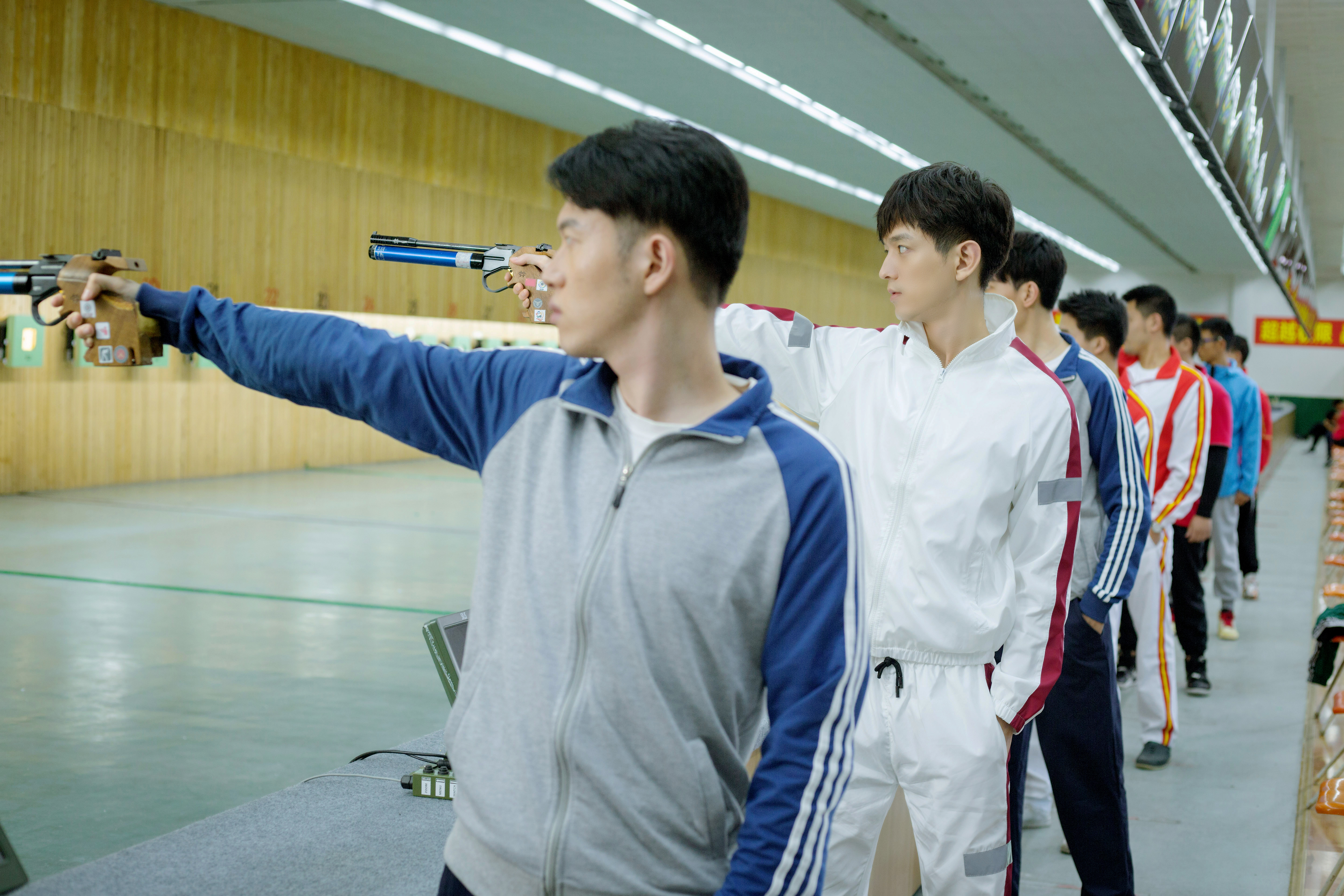 星空体育-射击决赛中精准表现,选手稳坐金牌宝座