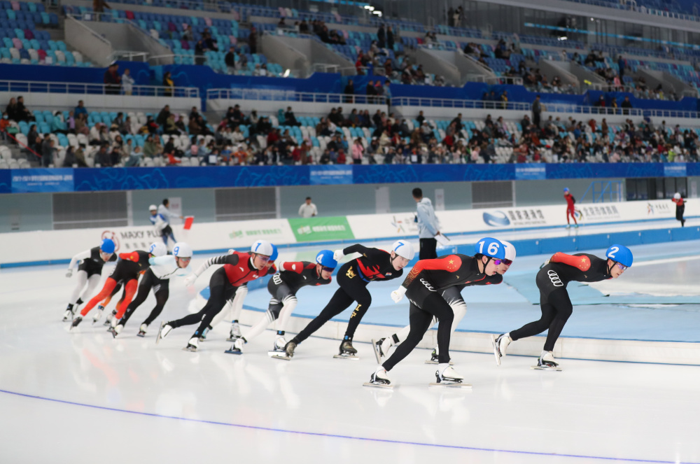 星空体育-轮滑速度赛：速度滑冰决赛即将上演精彩对决
