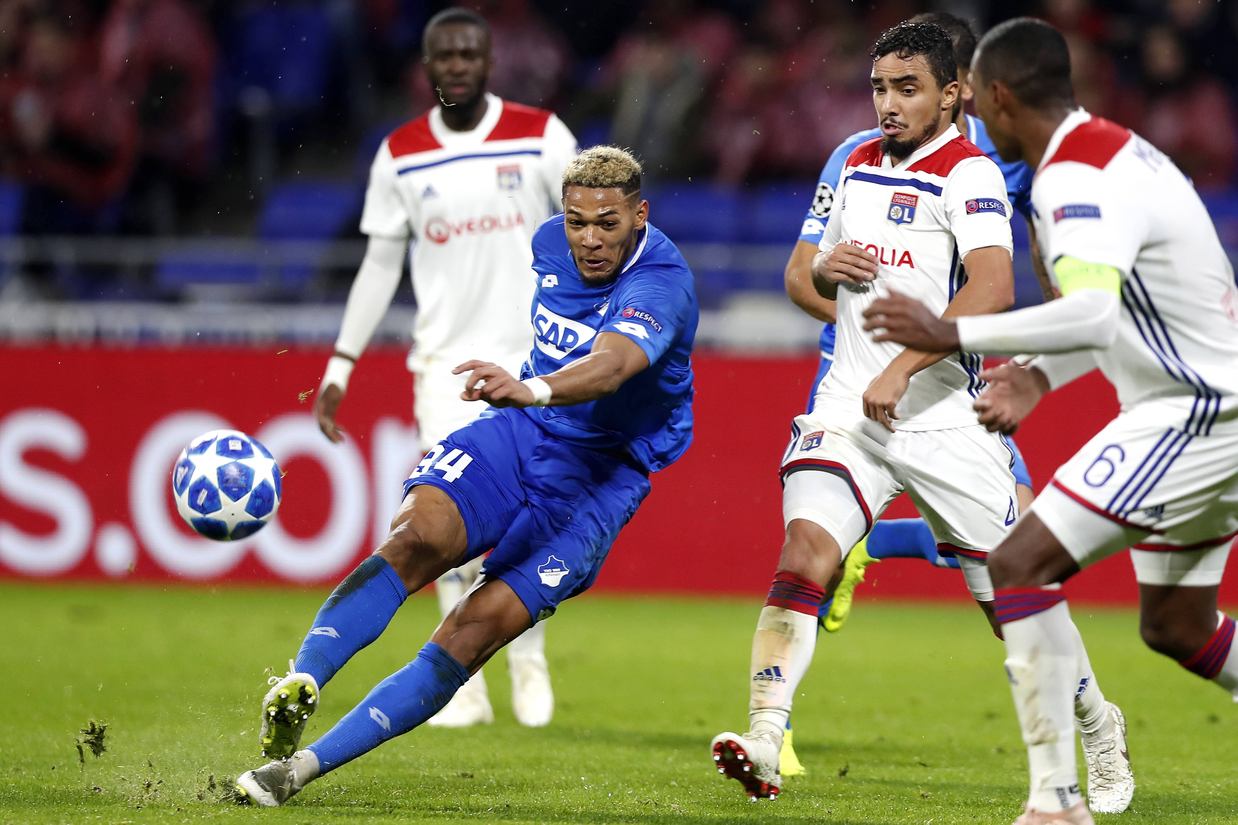 里昂球员合作默契，法甲比赛海量进球