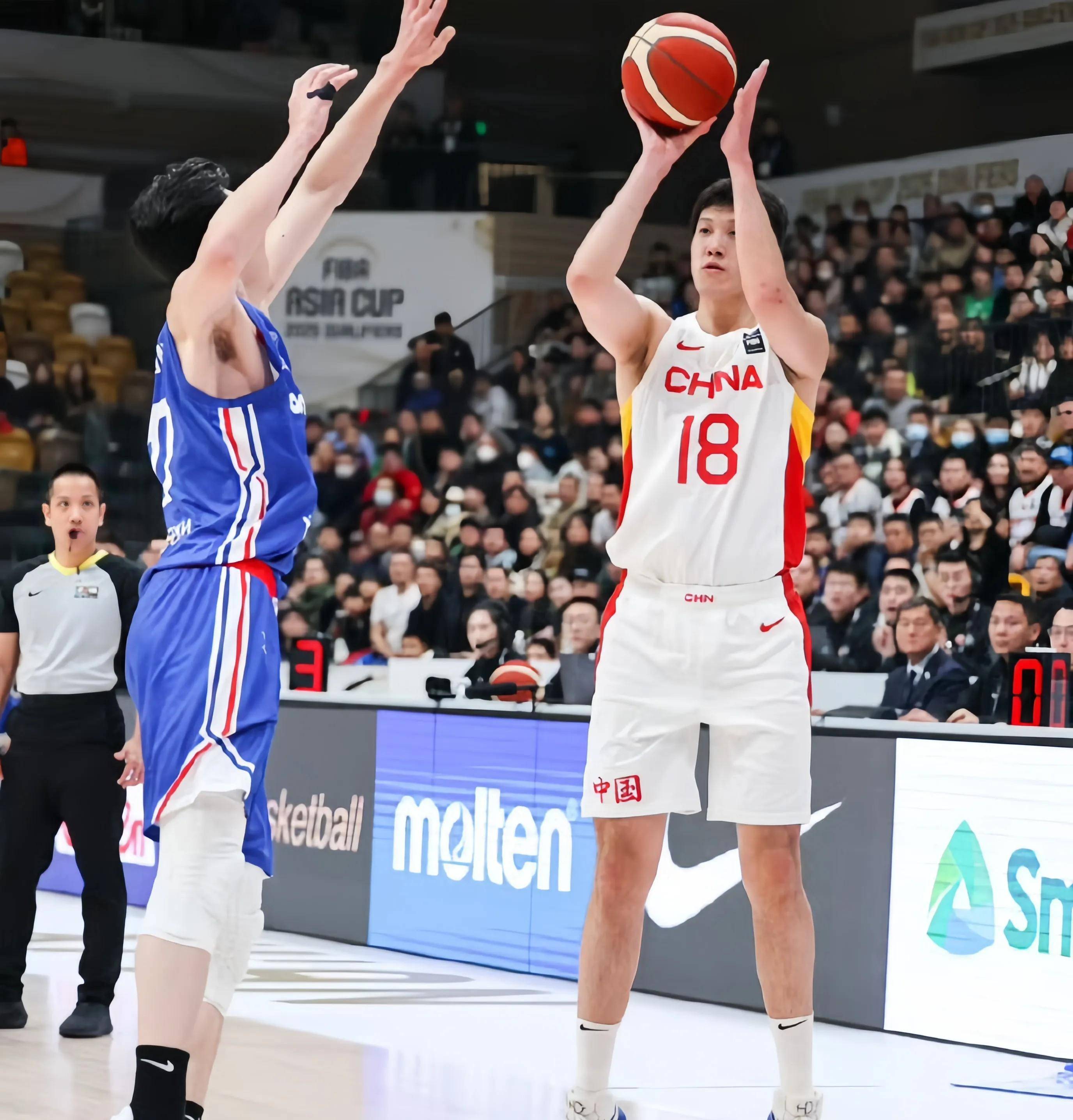 星空体育-CBA球员实力强劲，各队实力均衡角逐激烈