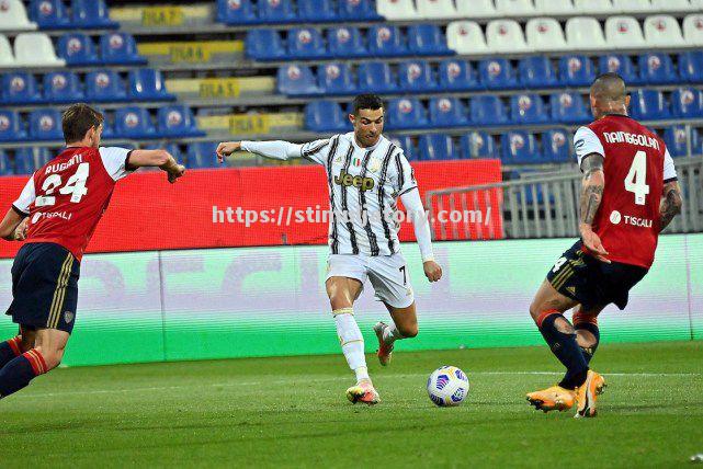 尤文图斯大胜AC米兰，C罗上演帽子戏法，梅西助攻帽多多