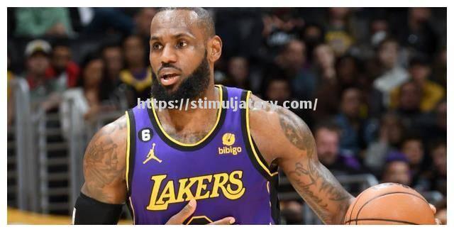 湖人新赛季战绩惊人：实力一枝独秀赢得球迷称赞