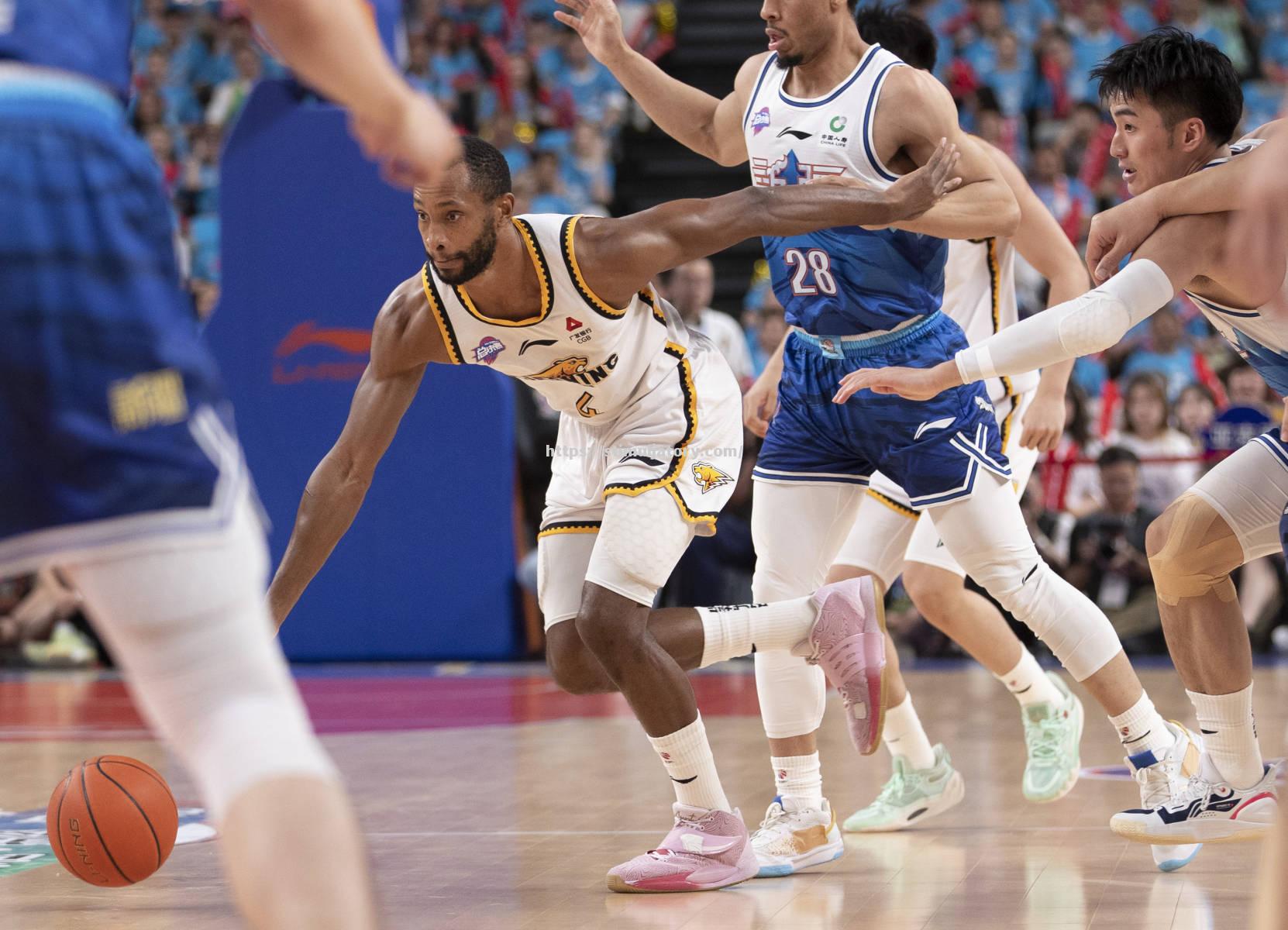 星空体育-辽宁cba新赛季启动,球迷期待吉布森率队再战总冠军