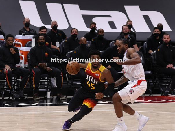 爵士遭遇三连败,戈贝尔受伤退出比赛 爵士遭遇三连败,戈贝尔受伤退出比赛