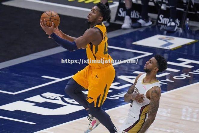 爵士外线三分火力全开,轻松击败对手 爵士外线三分火力全开,轻松击败对手