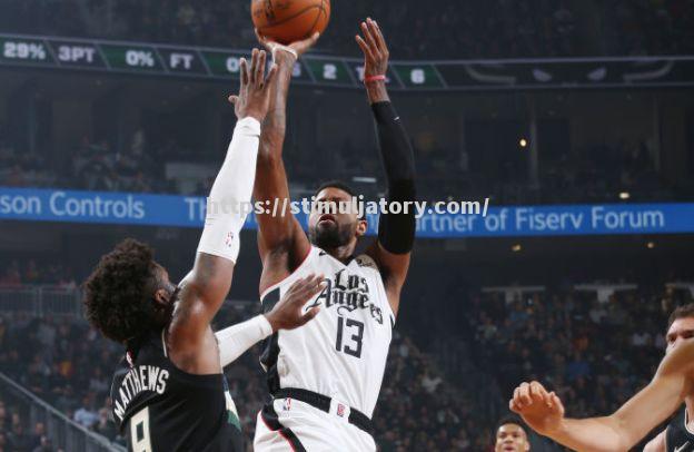 星空体育-雄鹿横扫快船,字母哥砍下36分