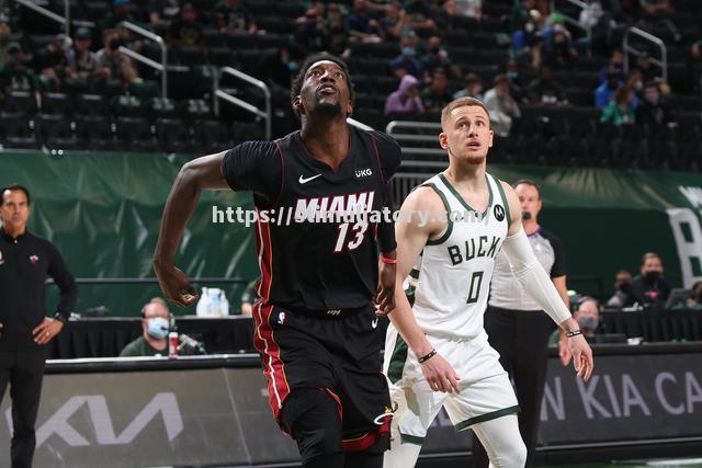 星空体育-雄鹿队主场大胜马刺,字母哥状态回暖