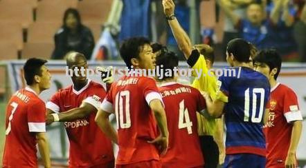 传统强队与新贵球队竞争激烈,一触即发 传统强队与新贵球队竞争激烈,一触即发