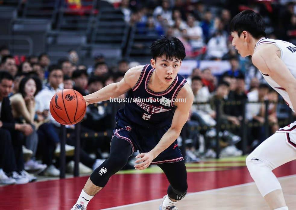 广东足球队在全国女子联赛上领先一步