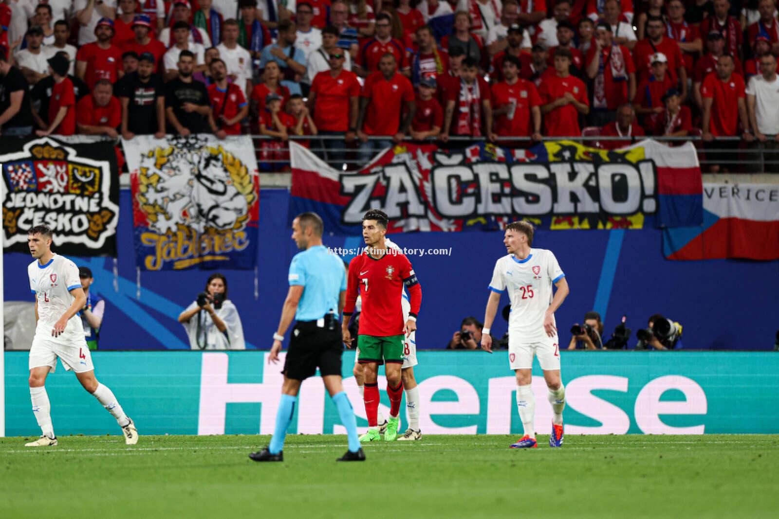 捷克客场逆转爱尔兰,提前锁定前16强席位 捷克客场逆转爱尔兰,提前锁定前16强席位