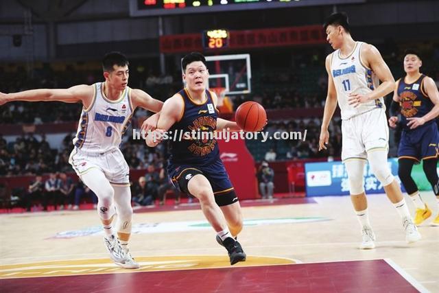 山西汾酒队击败四川男篮，赢得宝贵胜利