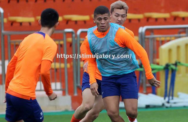 强劲攻势招致对手困惑,顺利获得比赛胜利 强劲攻势招致对手困惑,顺利获得比赛胜利