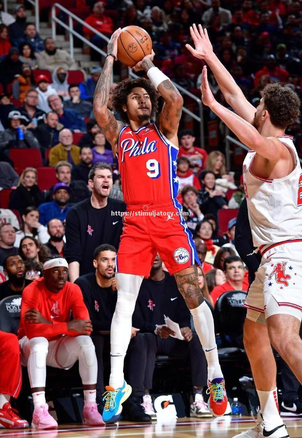 火箭队攻防转换迅速,主场掌控比赛 火箭队攻防转换迅速,主场掌控比赛