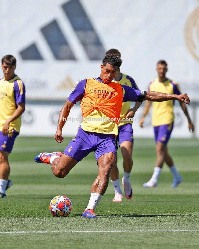 星空体育-克罗托尼全队努力拼搏,击败对手