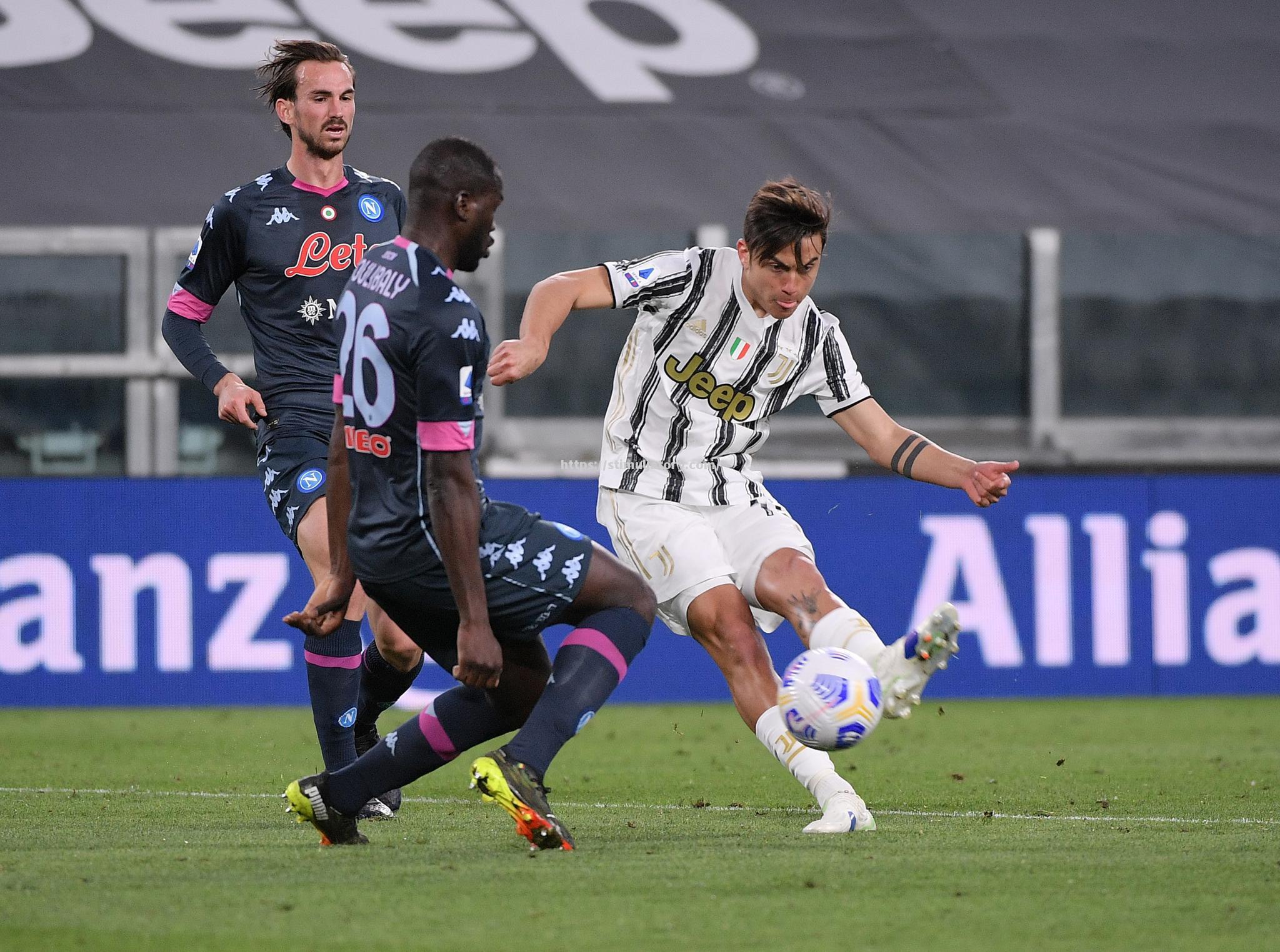 尤文图斯客场大胜那不勒斯,取得重要胜利 尤文图斯客场大胜那不勒斯,取得重要胜利