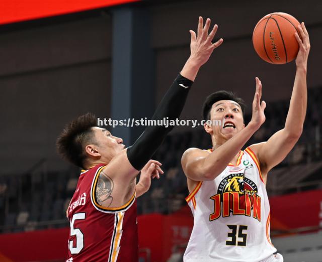 星空体育-江苏男篮外援发挥出色,助力球队胜利