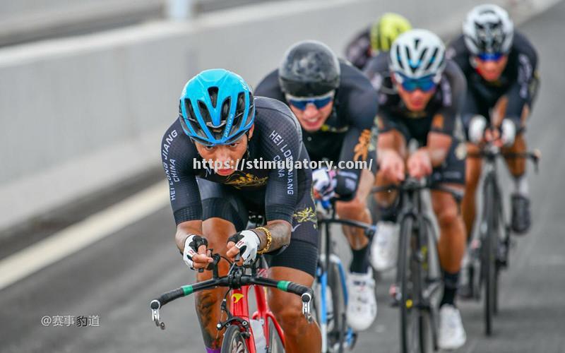 星空体育-阿联酋男子自行车队斩获冠军,奋力拼搏