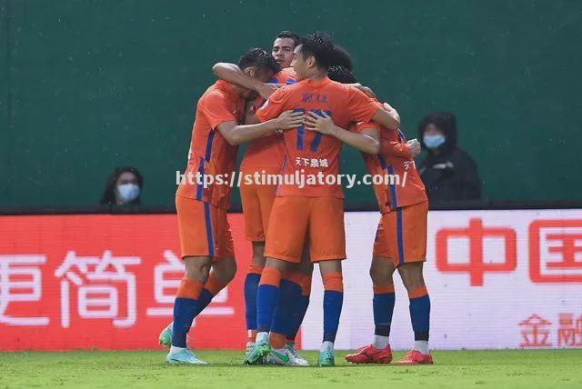 星空体育-直击!中超争冠战将至,谁能笑到最后?