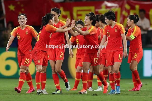 星空体育-拼搏进取：女足比赛选手斗志昂扬