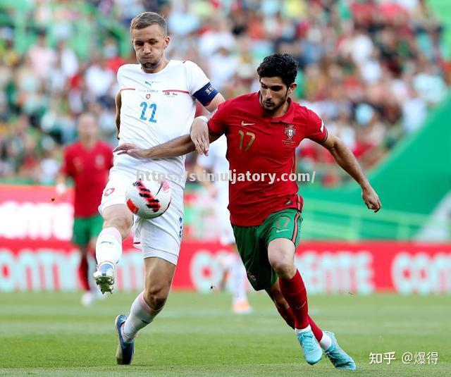 星空体育-足球赛事精彩不断,各支球队奋勇拼搏