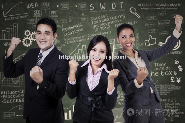 冠军气魄英姿展露,团队合作方能胜利 冠军气魄英姿展露,团队合作方能胜利