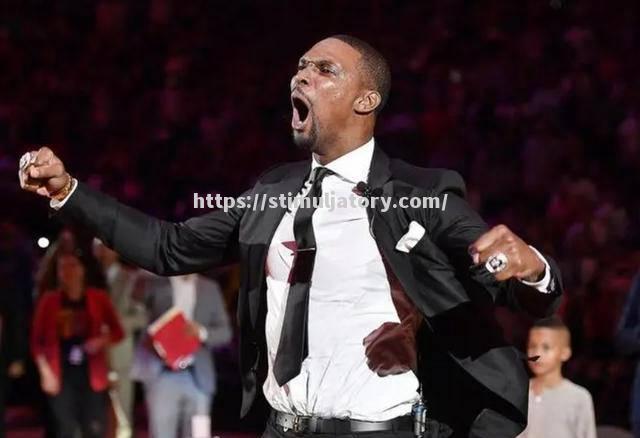 星空体育-空前绝后：球队配合无以伦比的默契