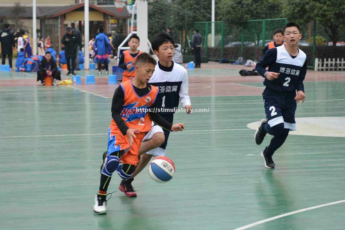 精彩的篮球比赛展现球员超凡技艺