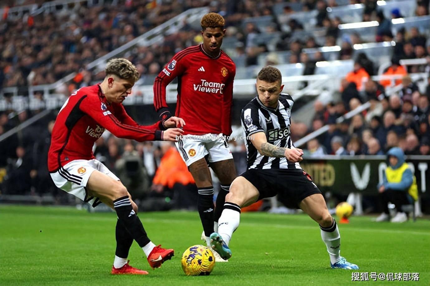 星空体育-爆冷！曼联被挑落，前四榜首形势越发严峻