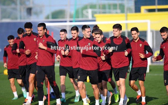 格拉纳达主场大胜，球队状态逐渐回暖