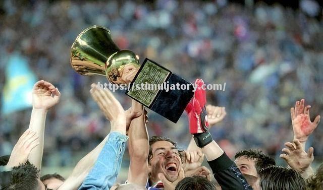 佛罗伦萨球员受伤退场,引发球队阵容危机 佛罗伦萨球员受伤退场,引发球队阵容危机