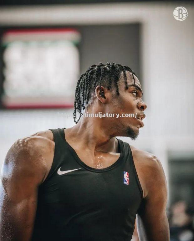 篮球明星在社交媒体上晒出训练成果 篮球明星在社交媒体上晒出训练成果