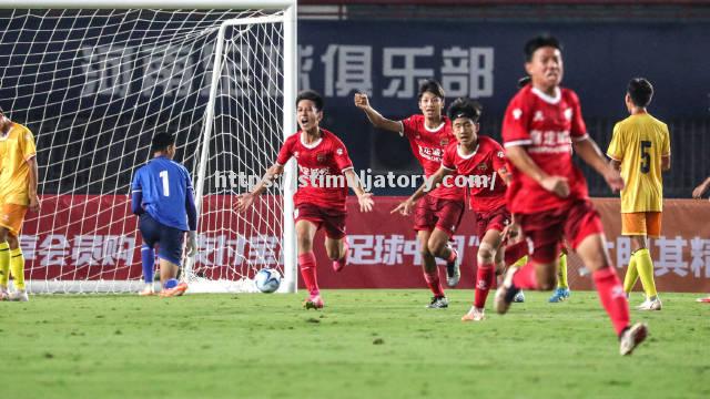 中国足球联赛赛况持续热议中