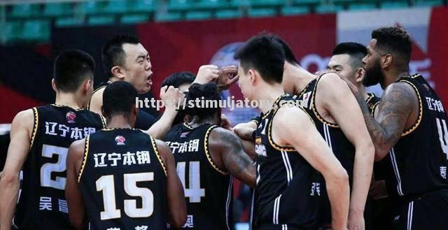 上海男篮表现抢眼,稳坐前列位置 上海男篮表现抢眼,稳坐前列位置