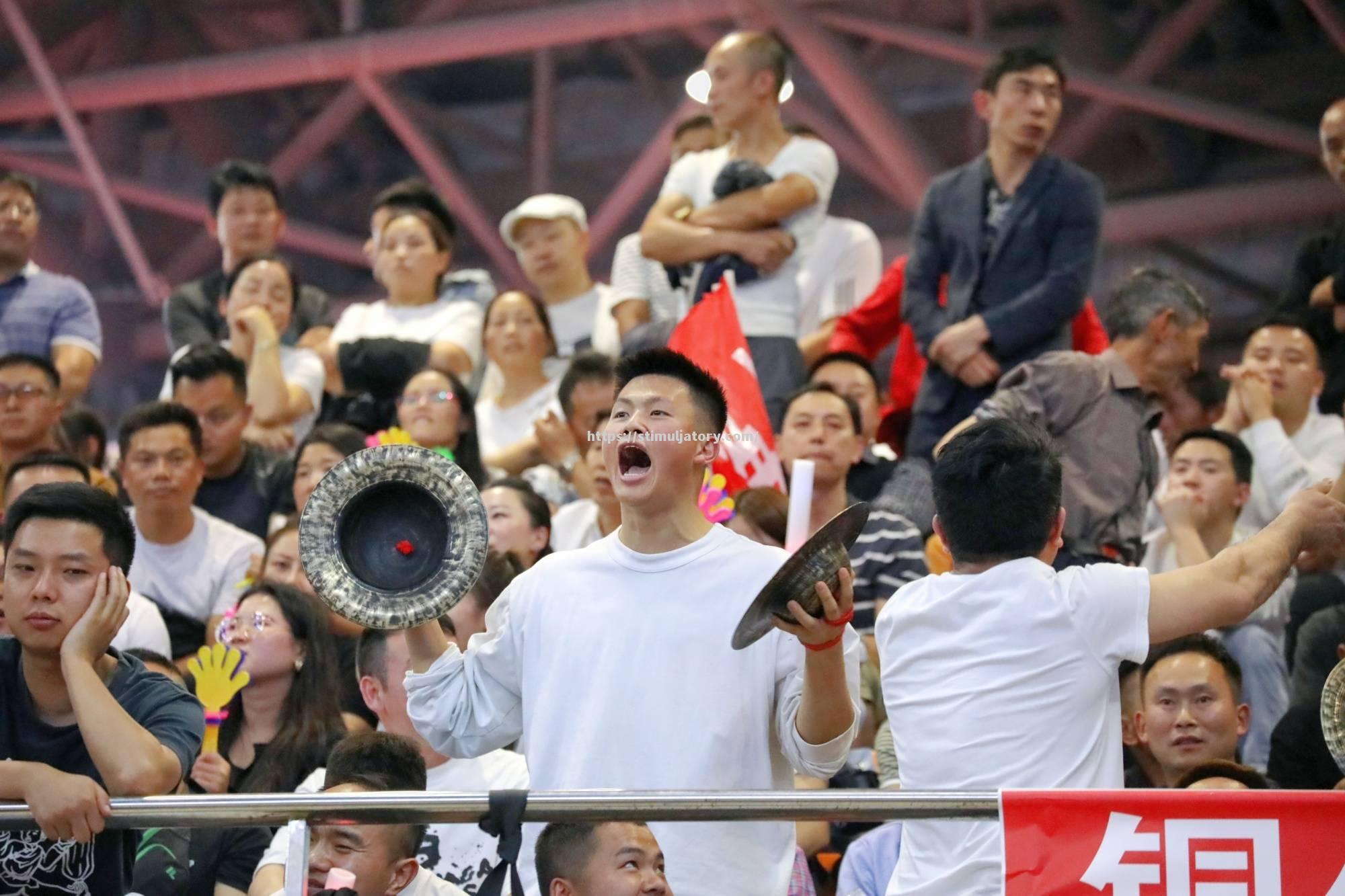 震撼场面!比赛现场座无虚席观众如潮 震撼场面!比赛现场座无虚席观众如潮