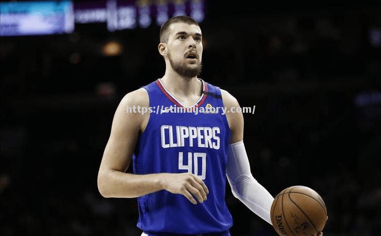 星空体育-篮板统治者登场,篮板球成为球队得分关键