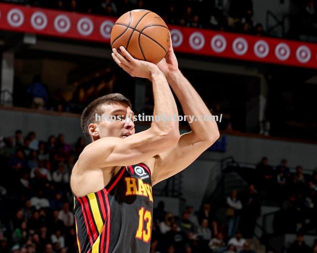 星空体育-归化球员助老鹰队击败公牛,积累联赛积分