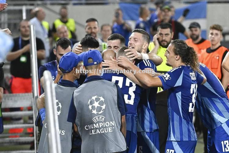 星空体育-欧冠杯战场上再现神奇一幕,某队逆袭胜利