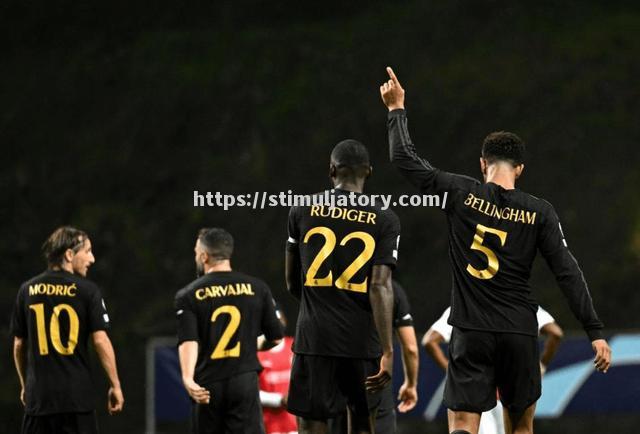 欧冠杯战场上再现神奇一幕，某队逆袭胜利