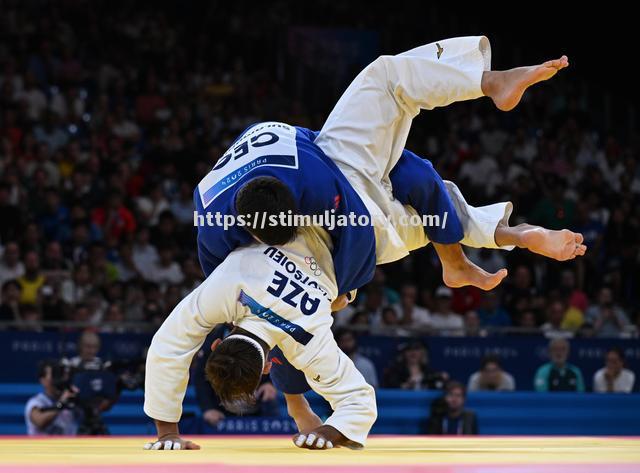 科索沃队在柔道比赛中夺冠 科索沃队在柔道比赛中夺冠