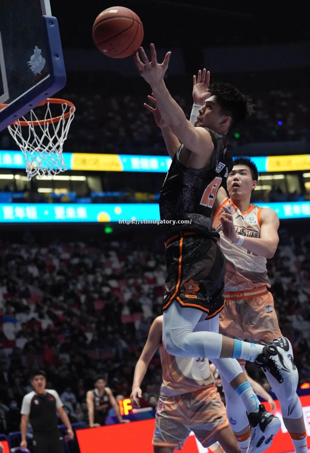 星空体育-篮球联赛迎来重要一轮比赛