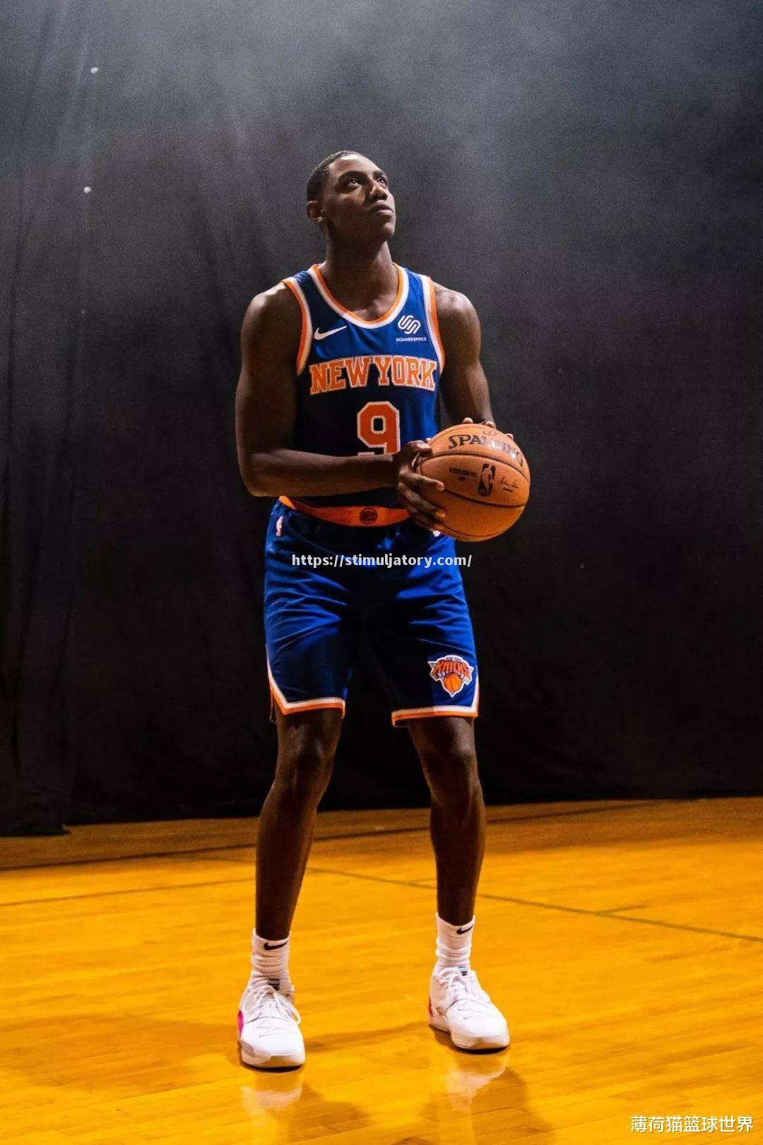 星空体育-尼克斯新秀在比赛中展现出崭露头角的实力潜质