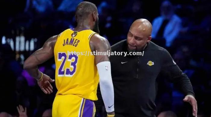 星空体育-湖人遭遇三连败，詹姆斯愤怒斥责队友