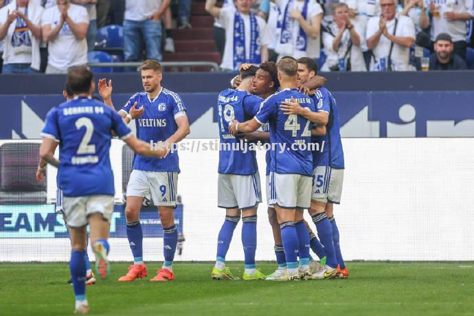 星空体育-沙尔克主场大胜法兰克福，取得三分