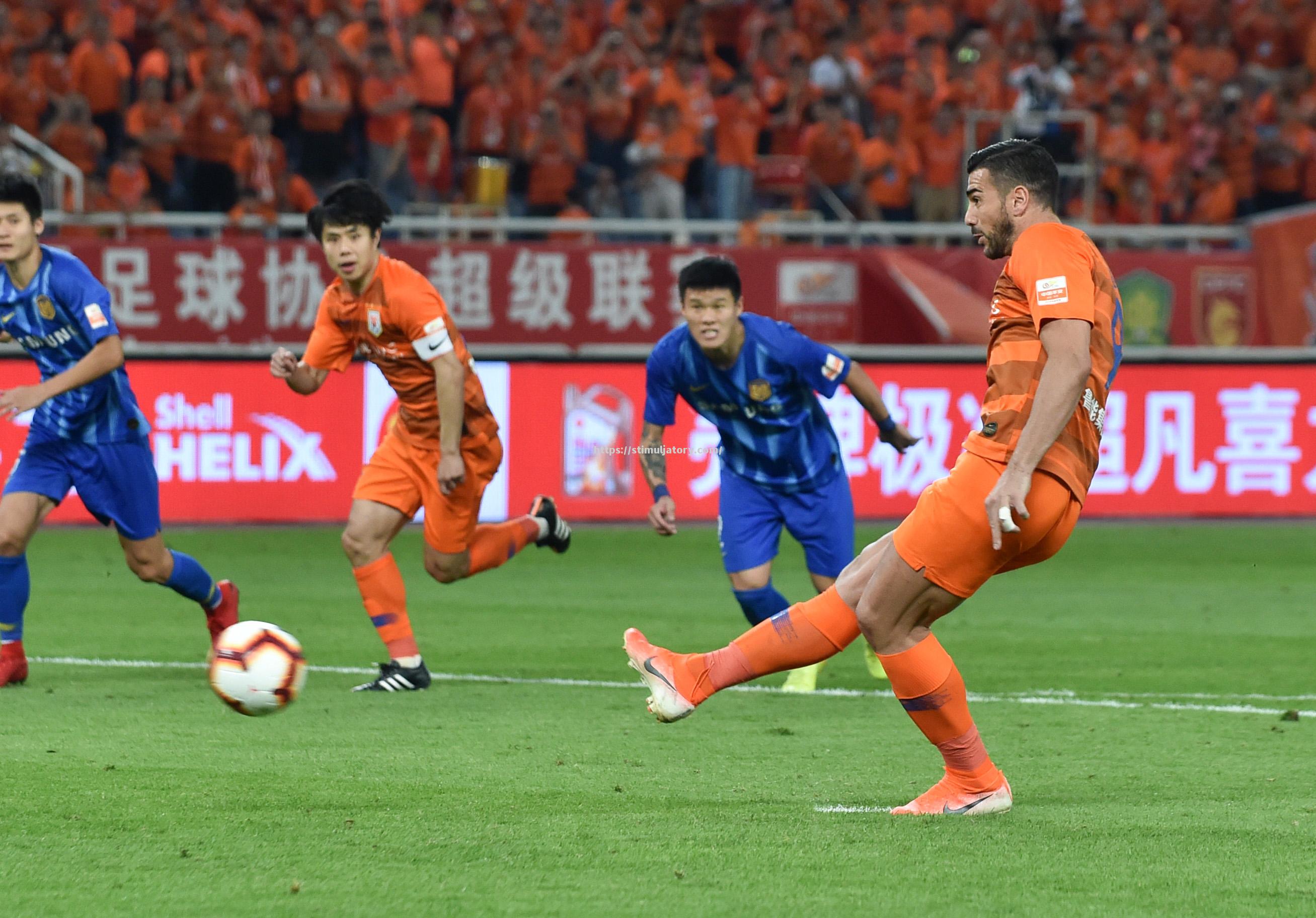 星空体育-江苏苏宁客场击败山东鲁能,夺得胜利